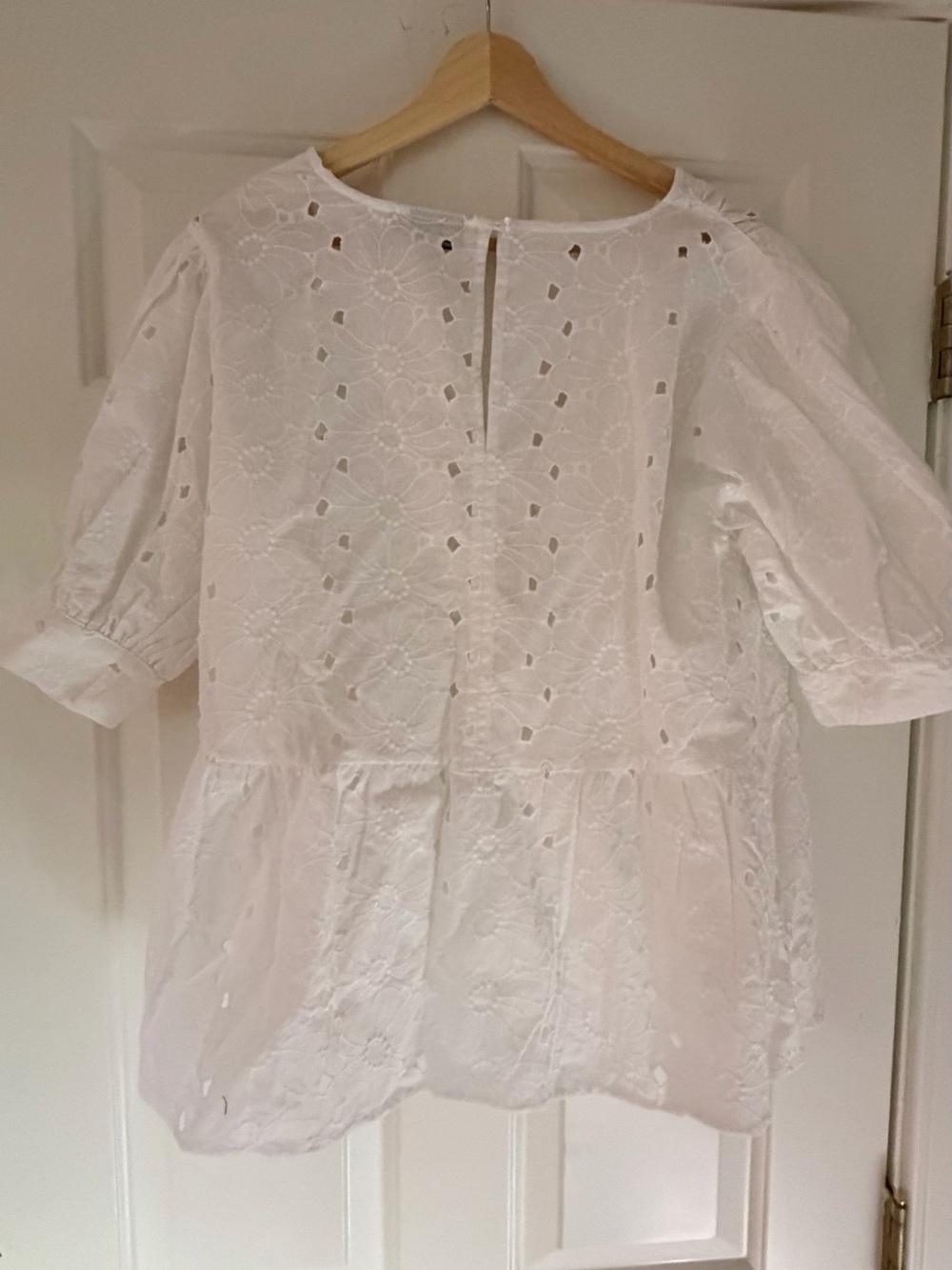 NWOT ASOS White Eyelet V-Neck Peplum Blouse - Picture 3 of 3